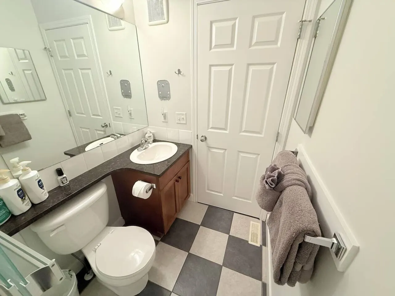 Premium 2-Bedroom Townhouse+ Mountain Views 18