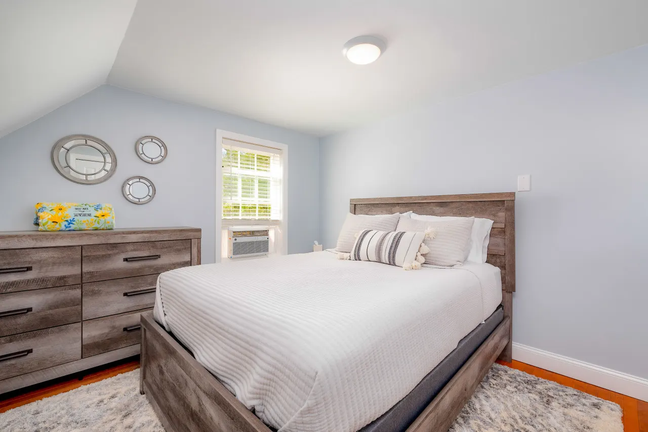 Hot Tub Haven: Dog-Friendly Retreat 6