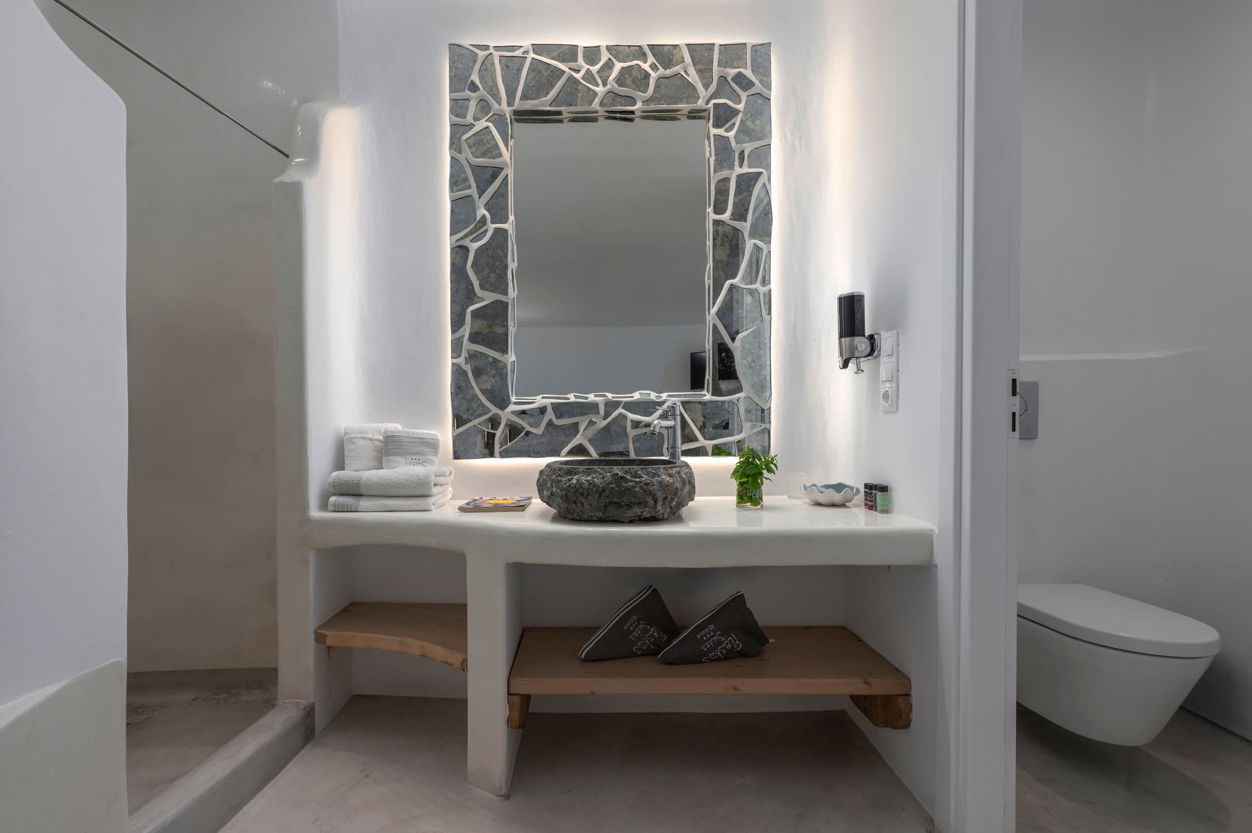 Comfort Suite Ground Floor | Flaskos Suites 10