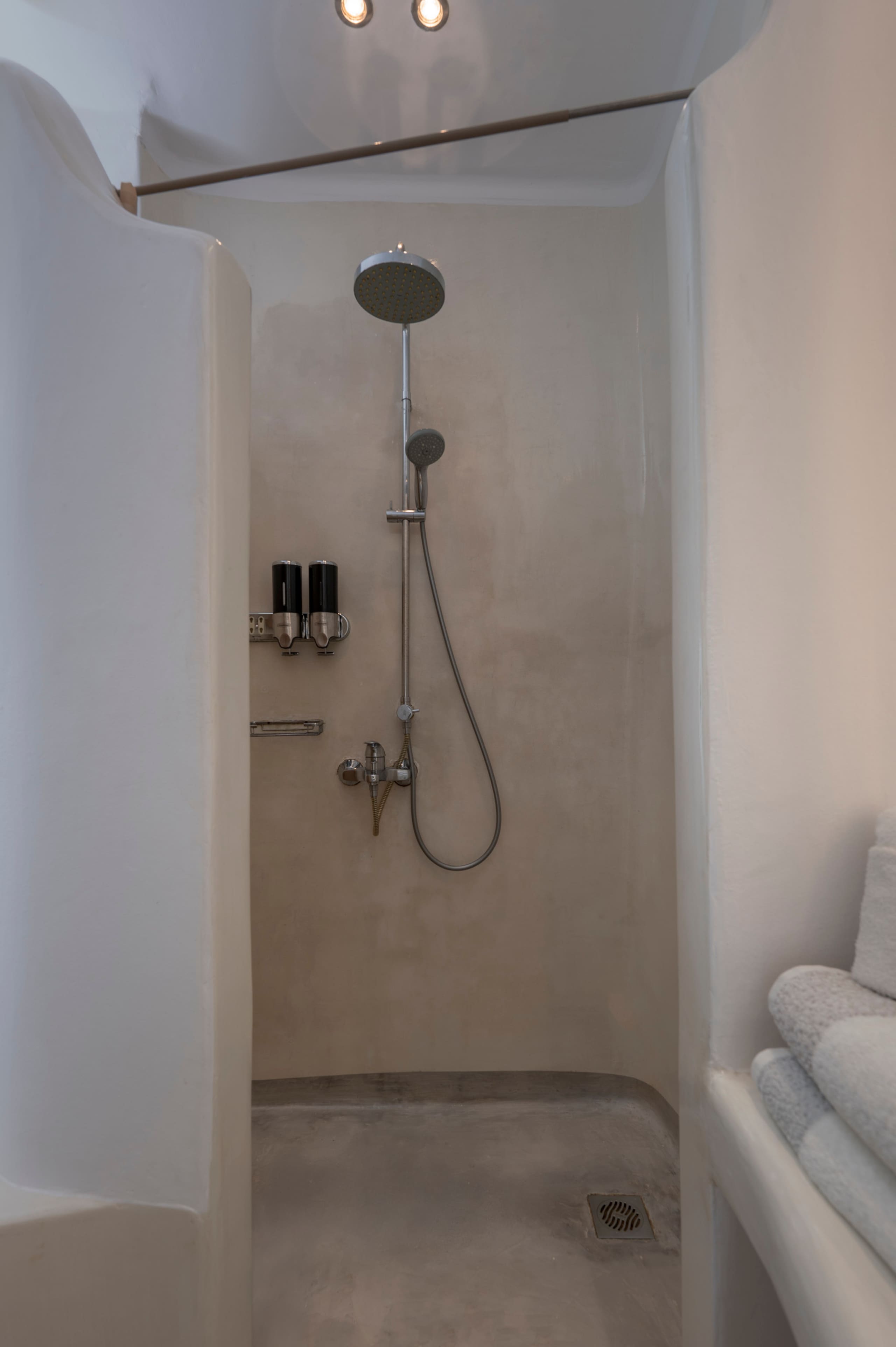 Comfort Suite Ground Floor | Flaskos Suites 11