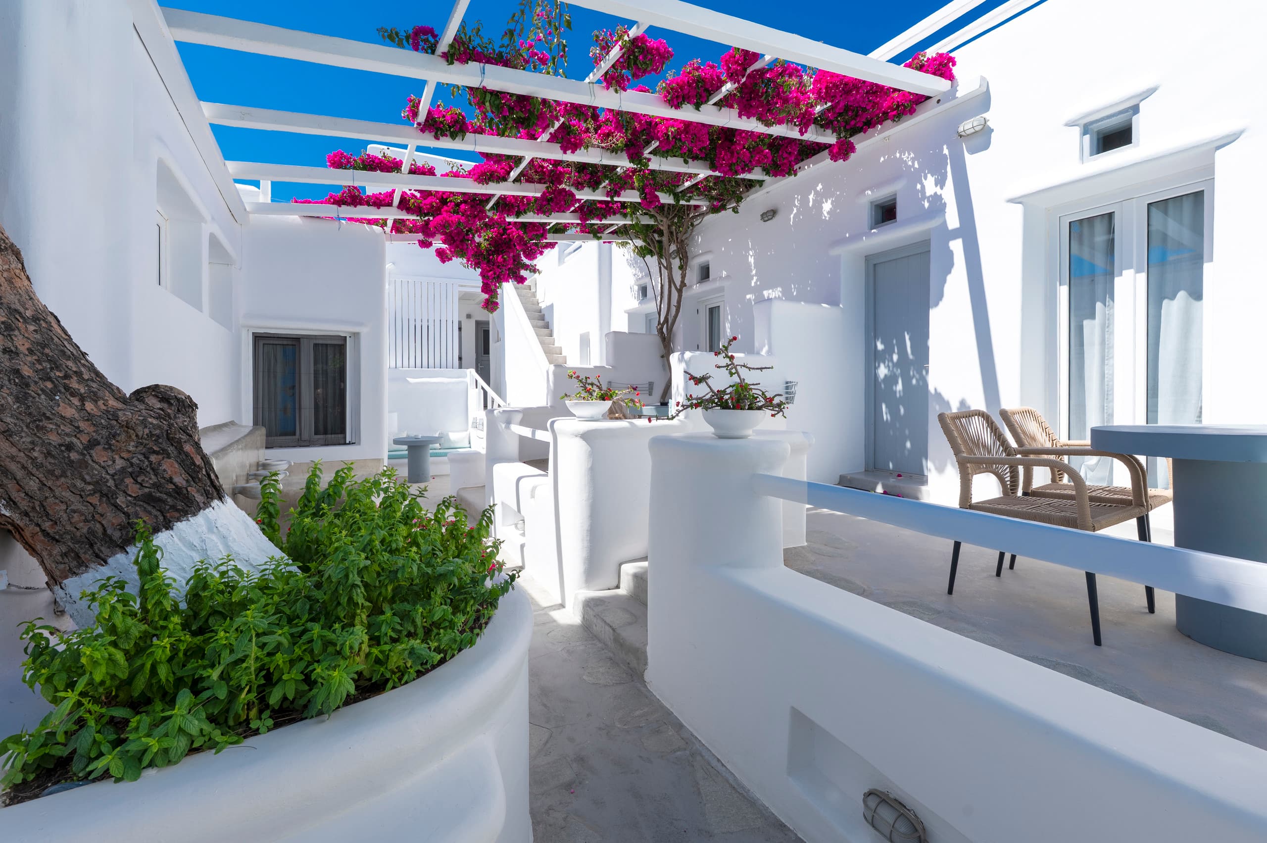 Comfort Suite Ground Floor | Flaskos Suites 19