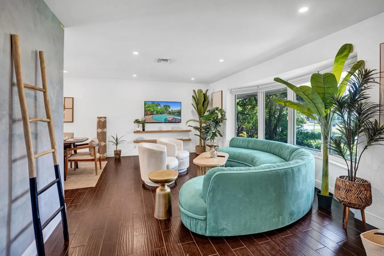 Monthly - Jungle Haus - Family Beach Home 8