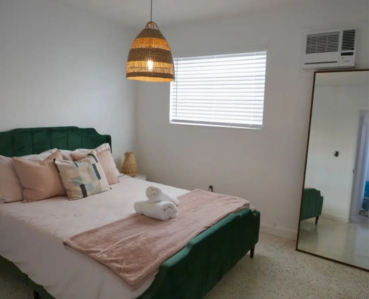 2BR Near Brickell - Free Parking - King Bed 10