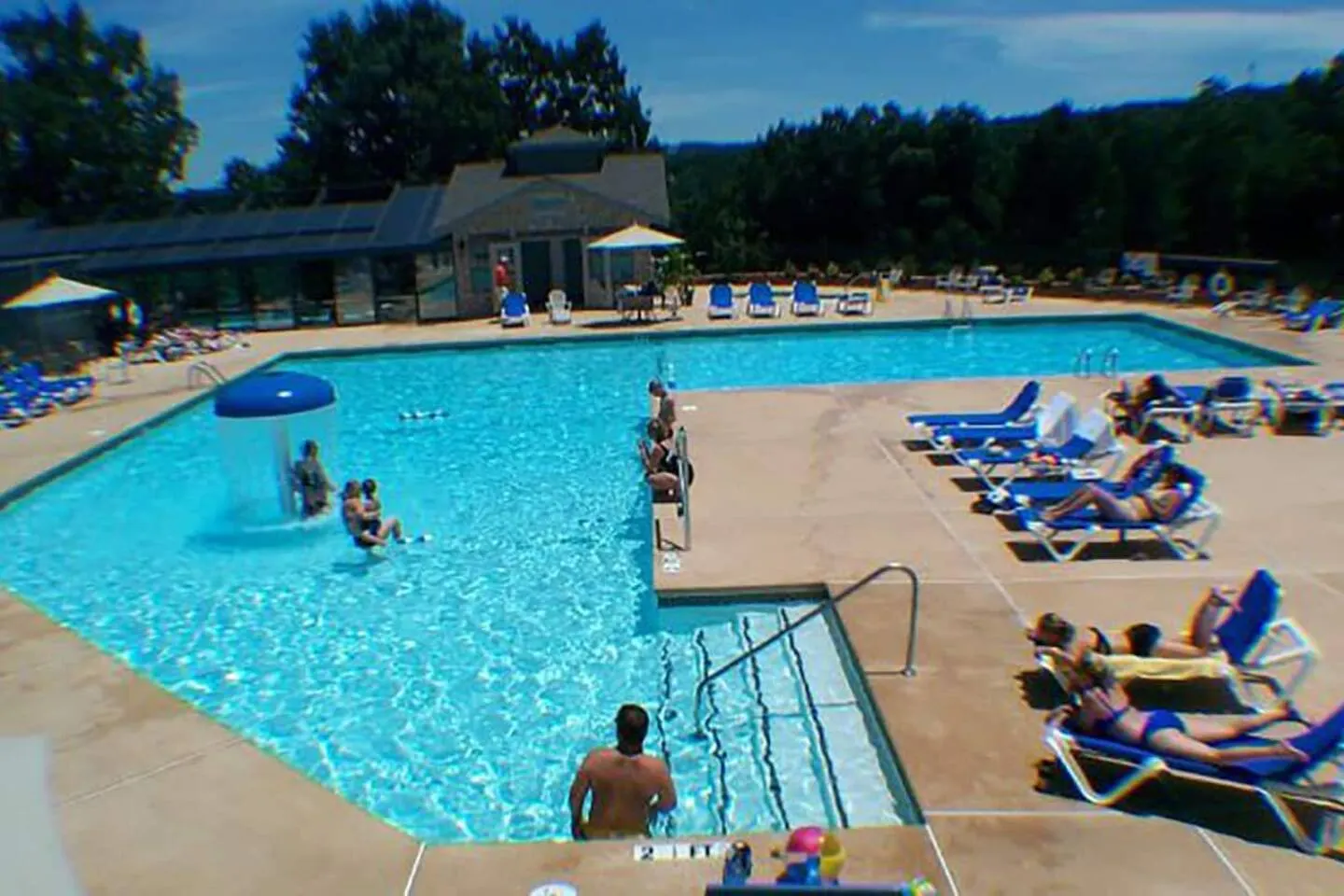 Indoor Pool/Hot tub, Pickleball, Golf and Lake! - Apartment 12