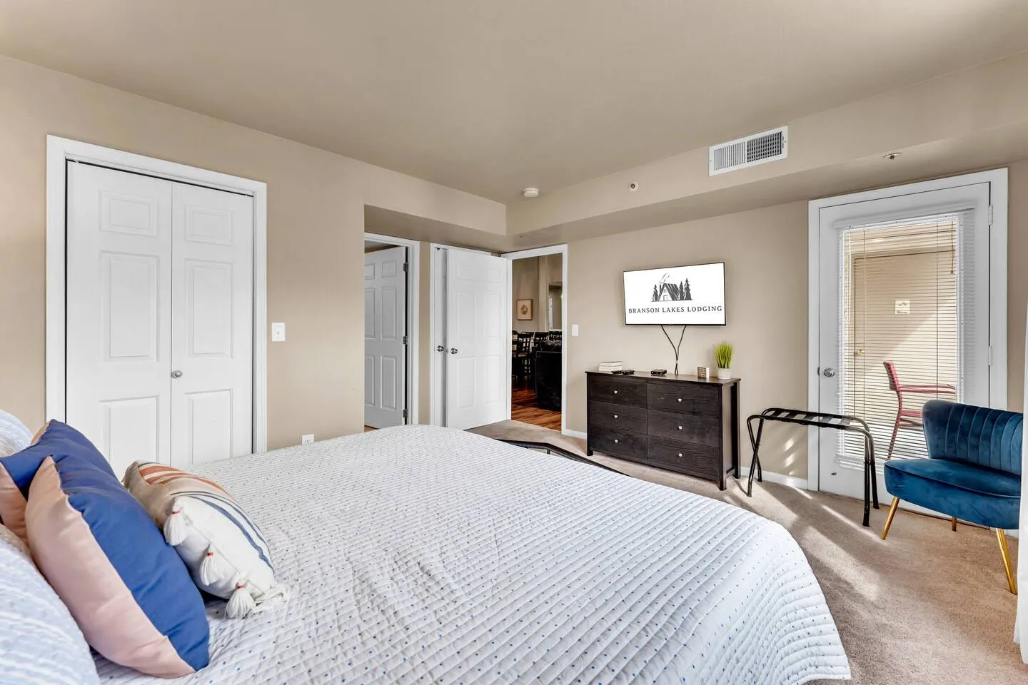 Indoor Pool/Hot tub, Pickleball, Golf and Lake! - Apartment 20