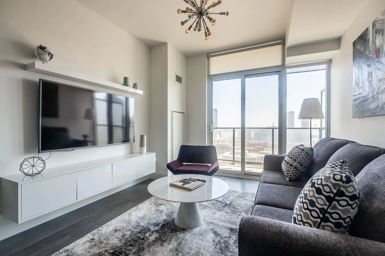 Modern 1BR Skyline Views Parking Sleeps 4 1