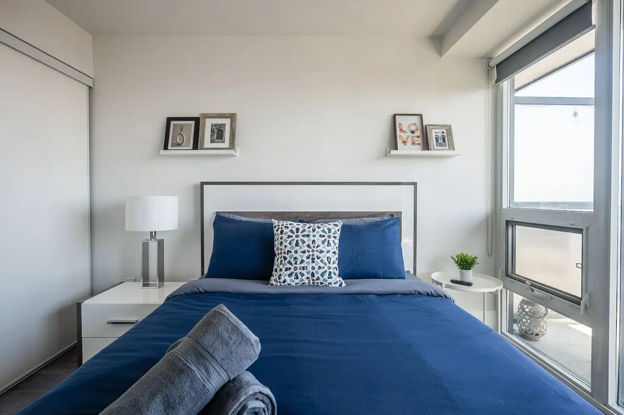 Modern 1BR Skyline Views Parking Sleeps 4 2
