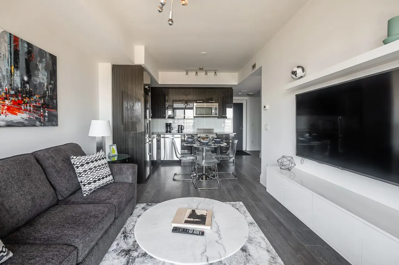 Modern 1BR Skyline Views Parking Sleeps 4 10