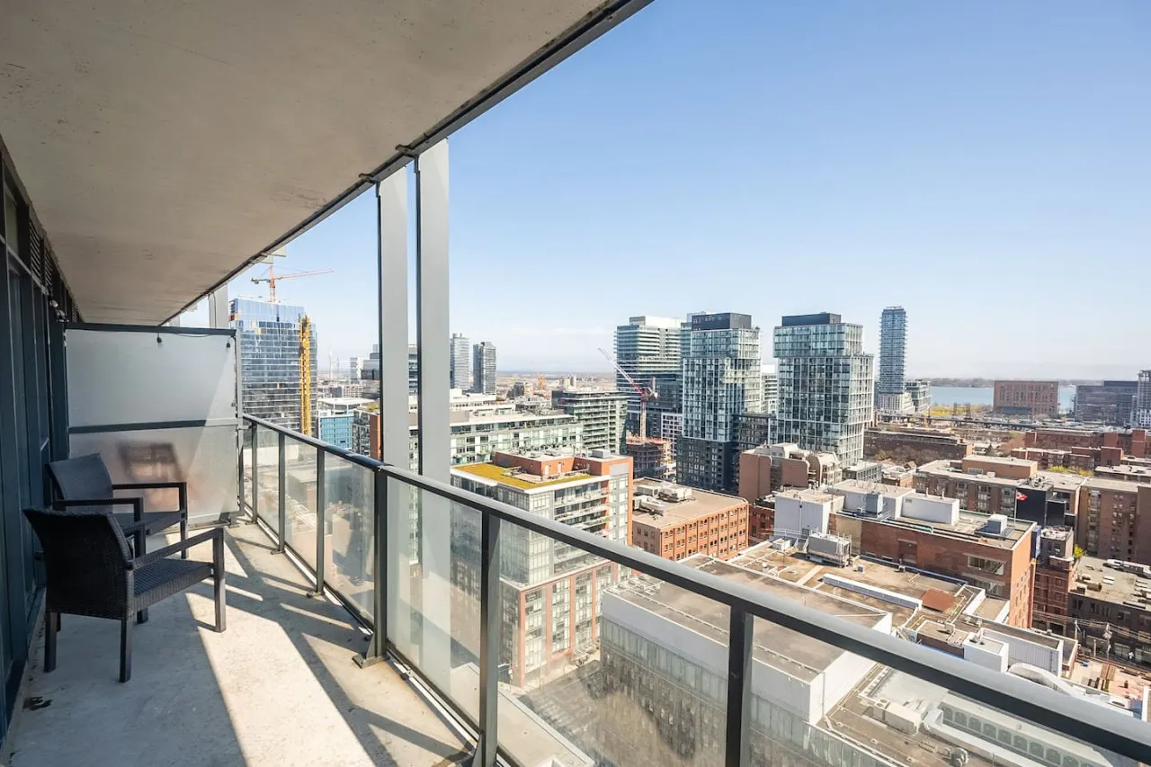 Modern 1BR Skyline Views Parking Sleeps 4 15