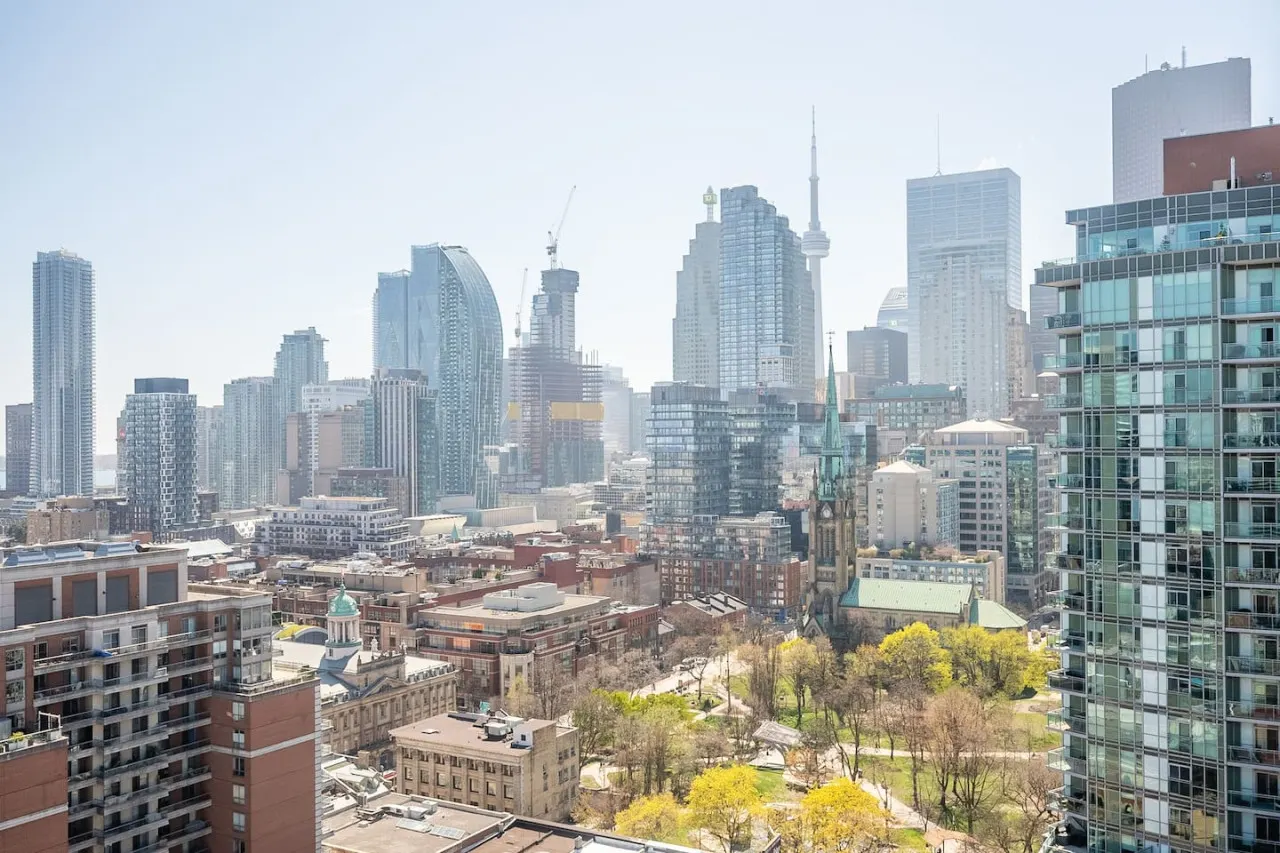 Modern 1BR Skyline Views Parking Sleeps 4 16