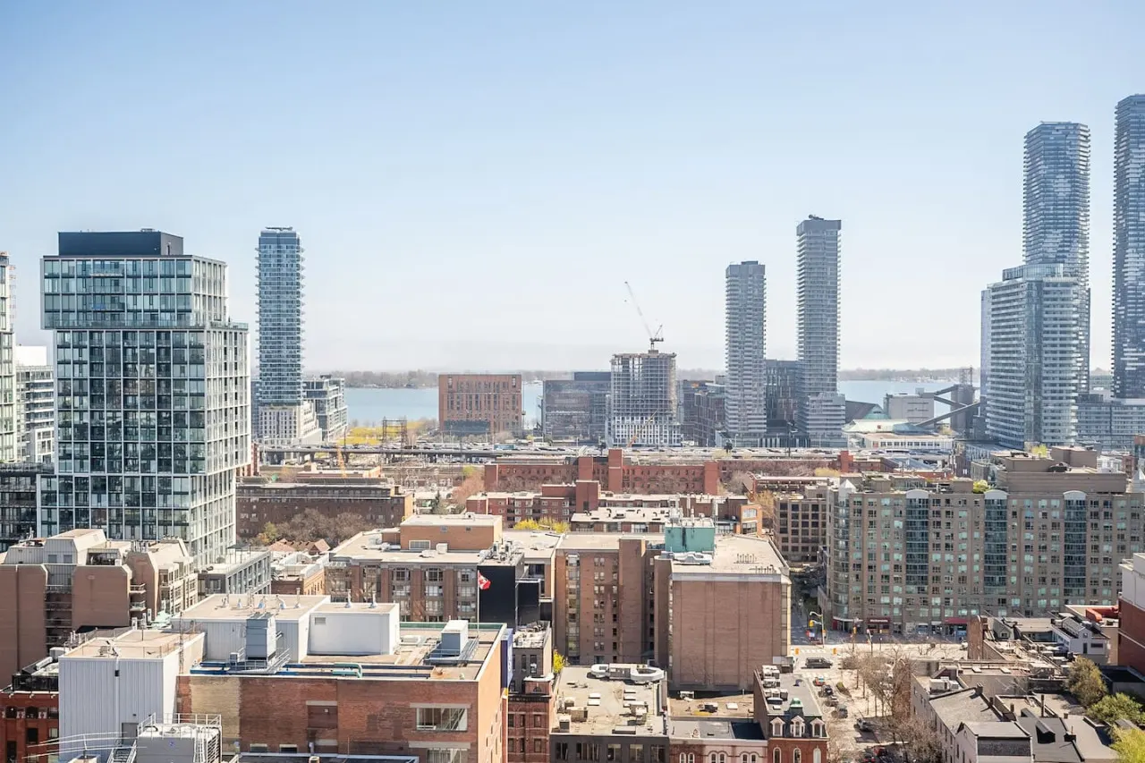 Modern 1BR Skyline Views Parking Sleeps 4 17