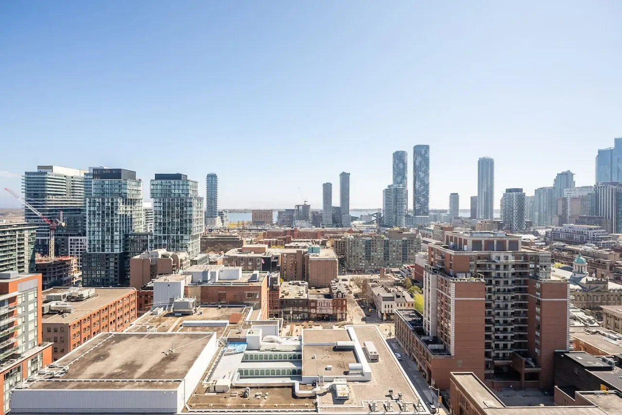 Modern 1BR Skyline Views Parking Sleeps 4 18