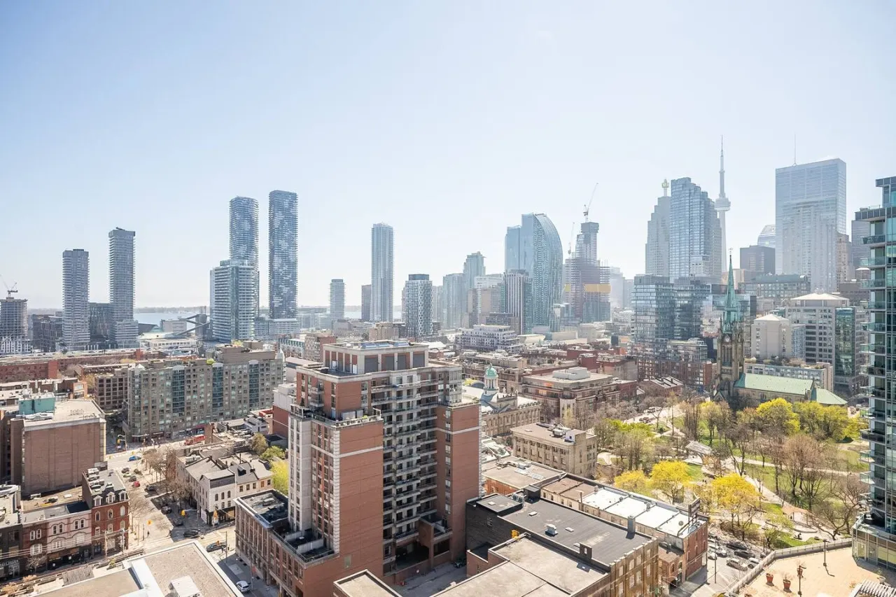 Modern 1BR Skyline Views Parking Sleeps 4 5