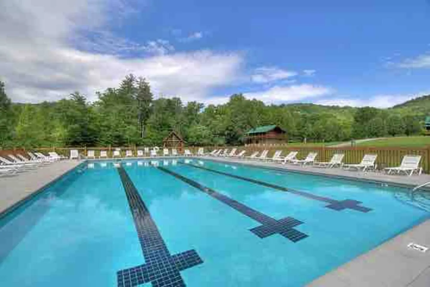 Autumn Rose: Best Darn Porch/Theater/Fire Pit/Pool 2