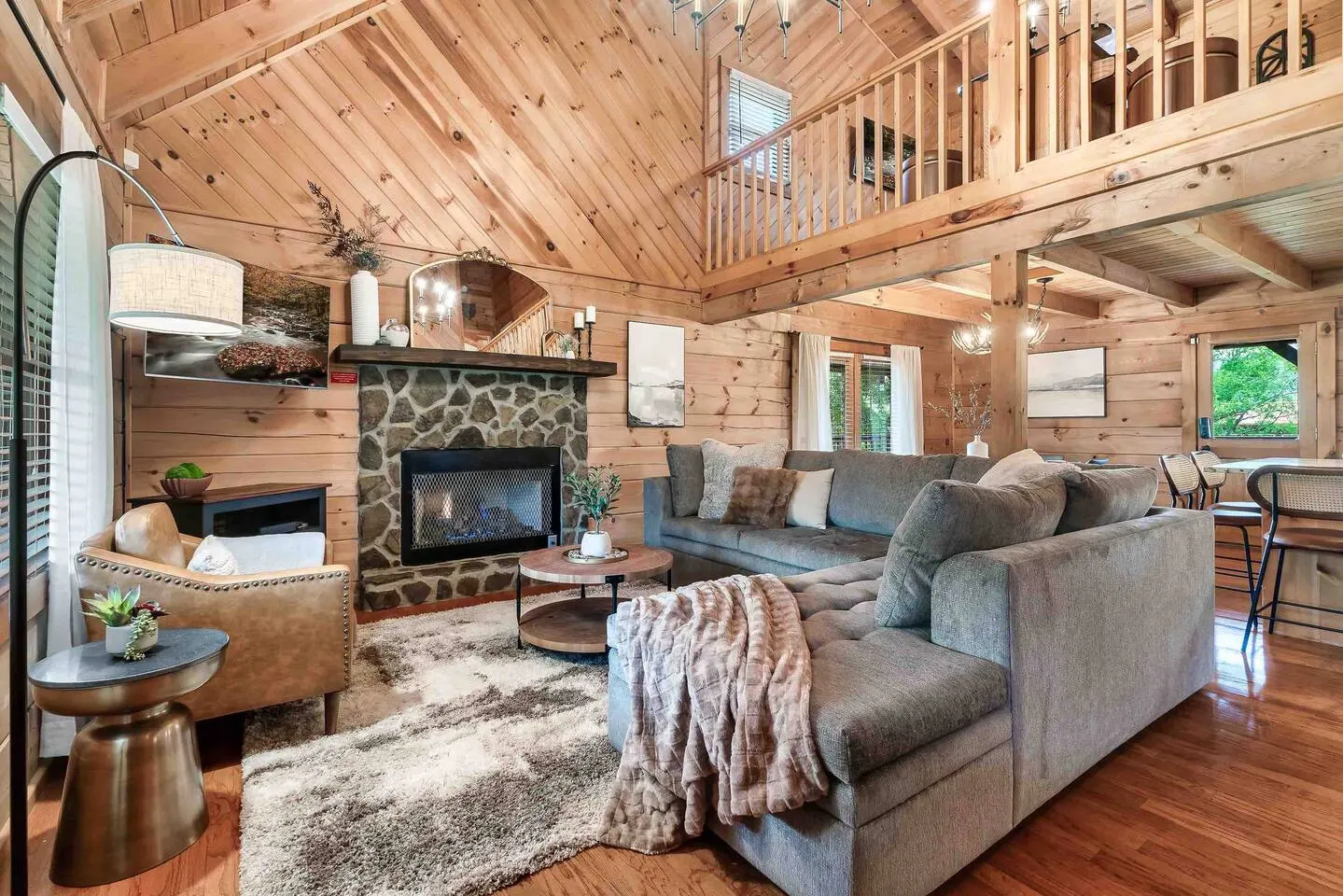 Autumn Rose: Best Darn Porch/Theater/Fire Pit/Pool 4