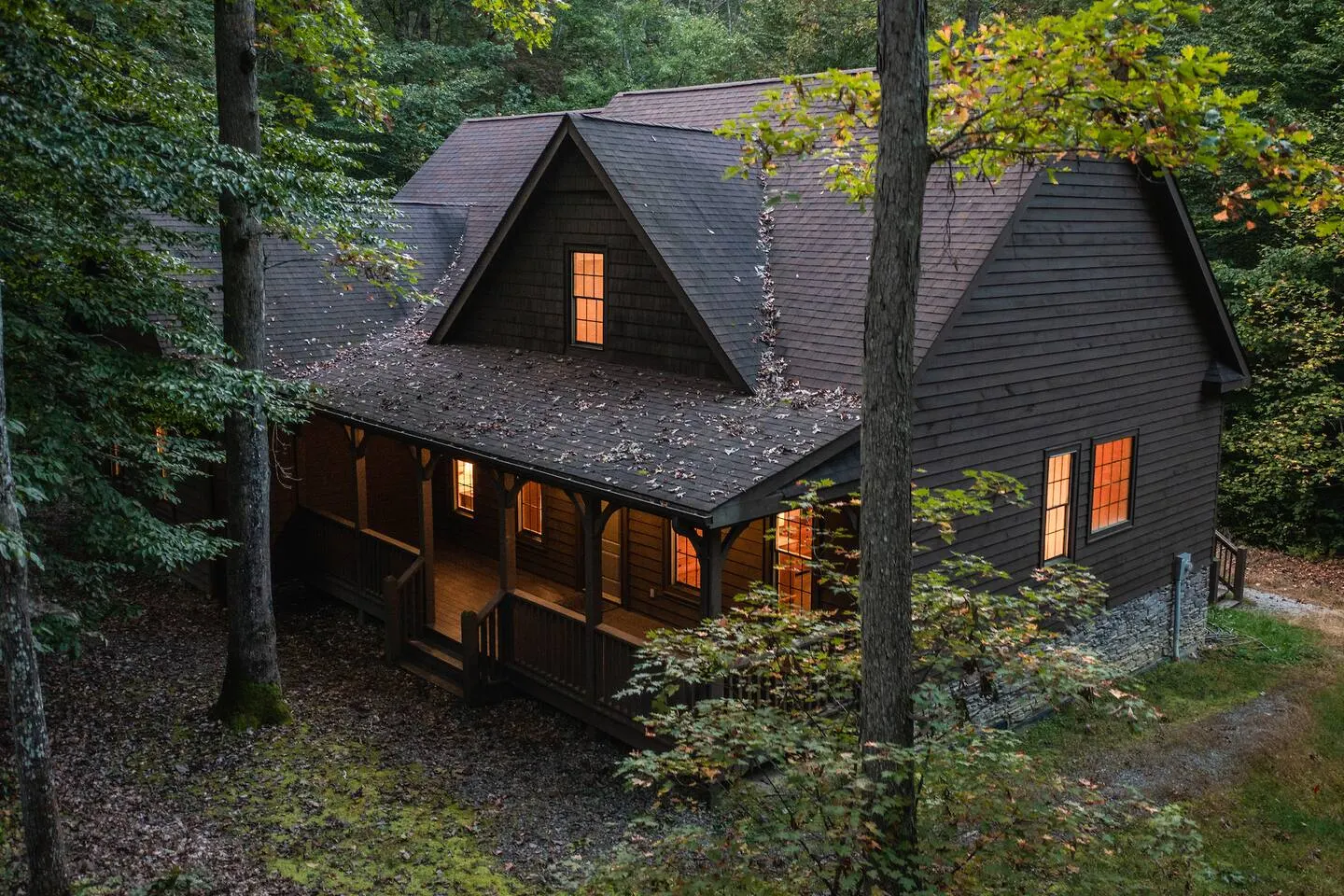 The Redstar Cabin 5 min to NRG Park w/ Hot Tub