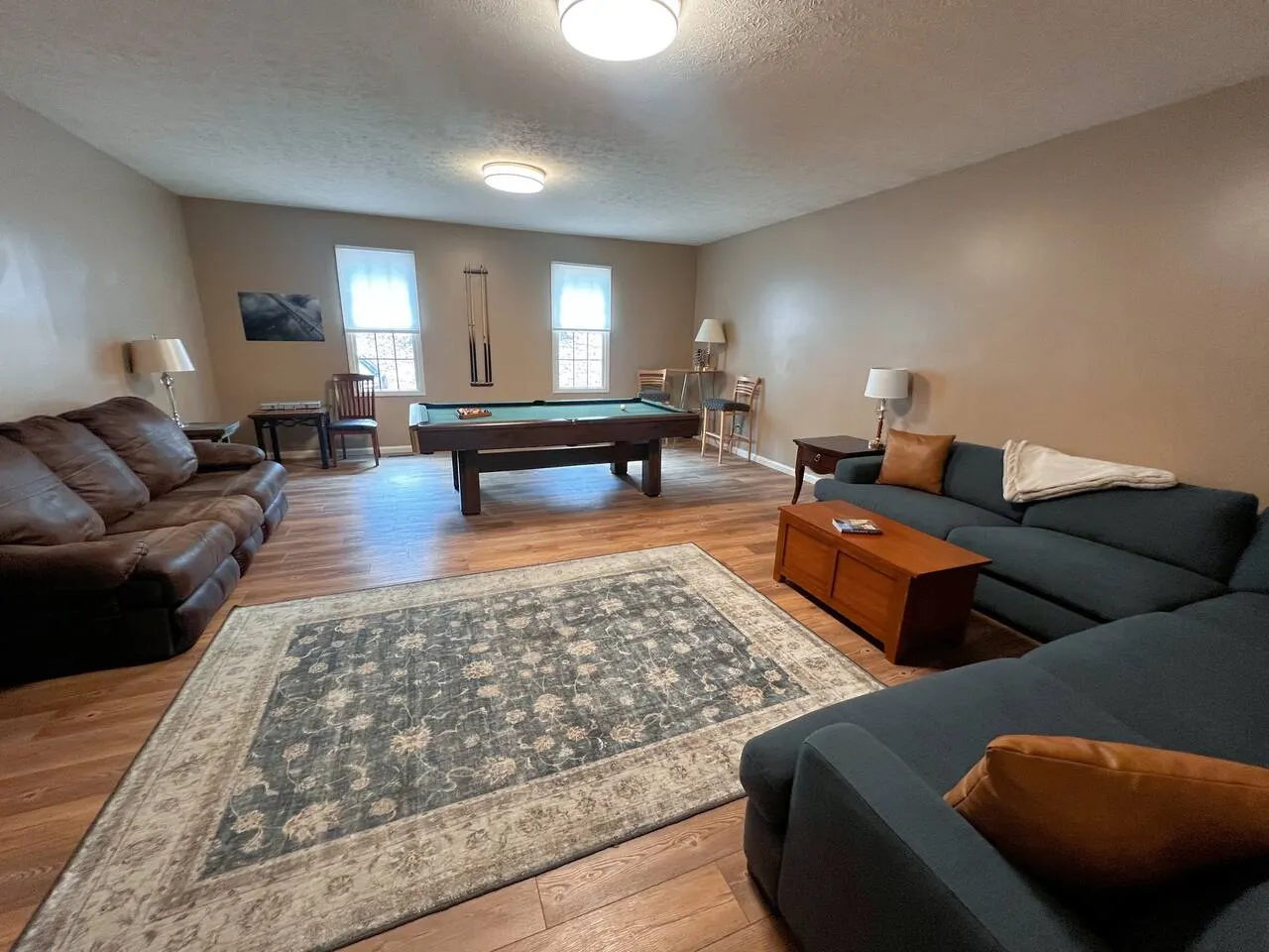 The Redstar Cabin 5 min to NRG Park w/ Hot Tub — photo 4