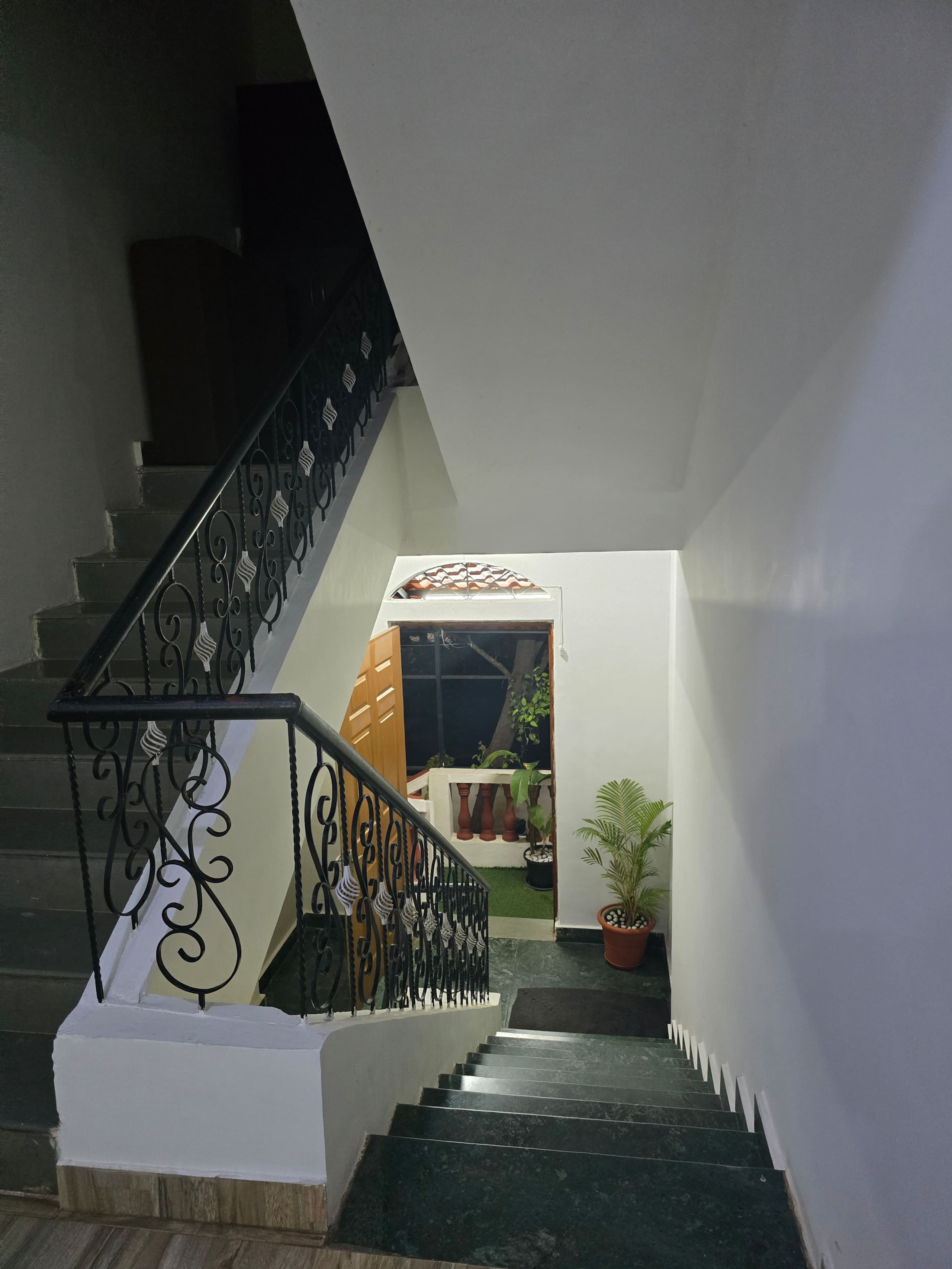 Coziyo Nest | City Center | 5-mins walk to Beach. 15
