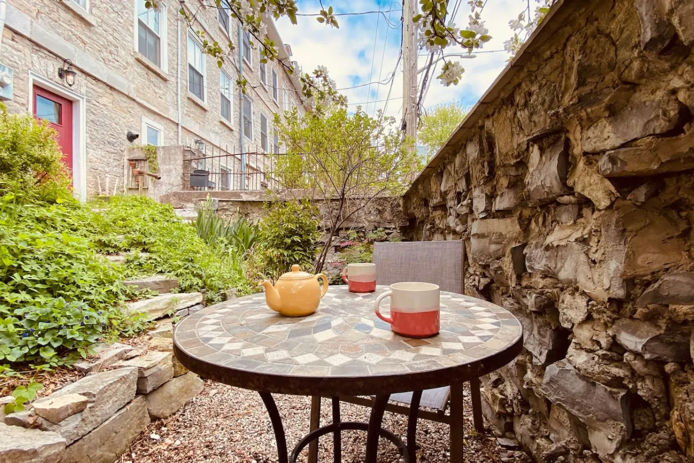 Historic Downtown Hideaway 2