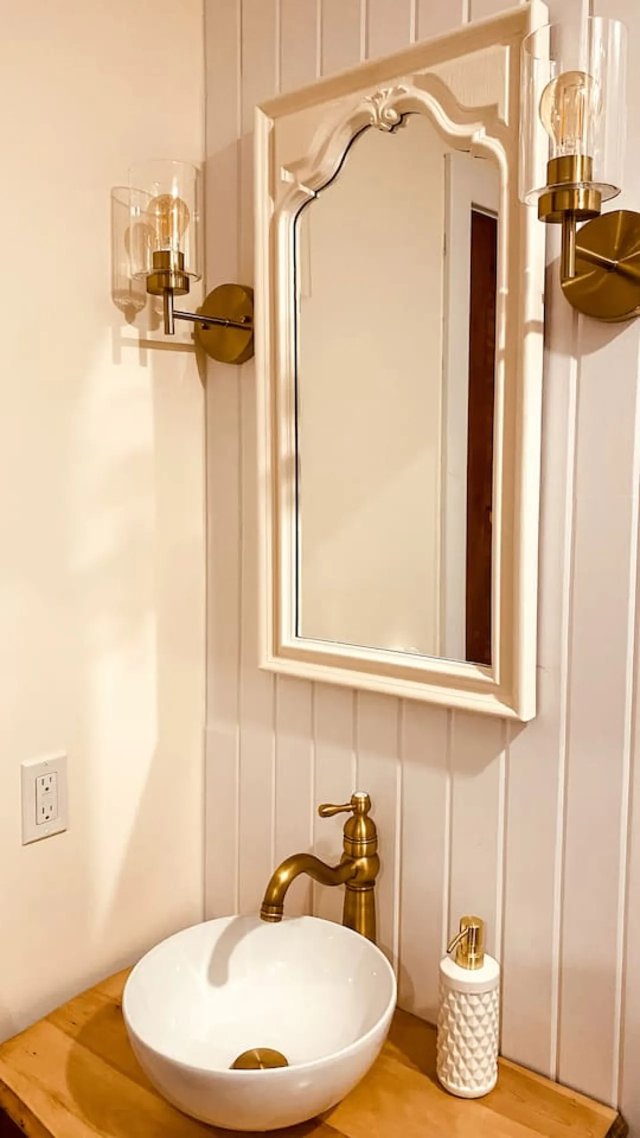 Historic Downtown Hideaway 10