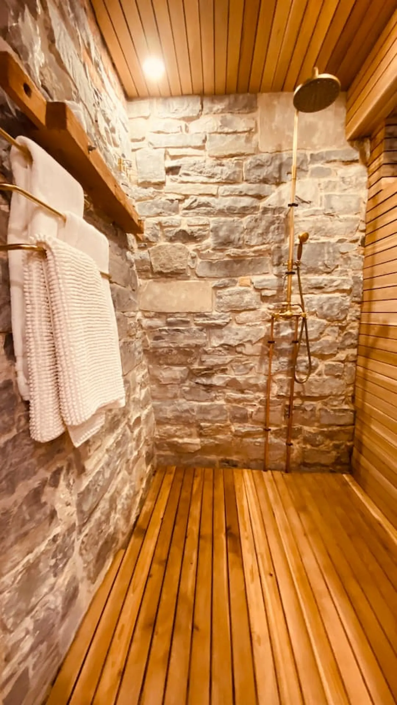 Historic Downtown Hideaway 5