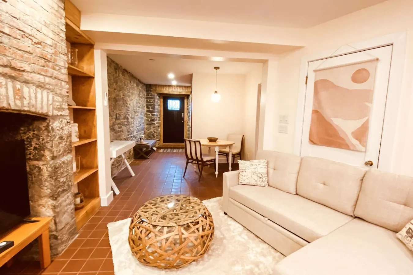 Historic Downtown Hideaway 6