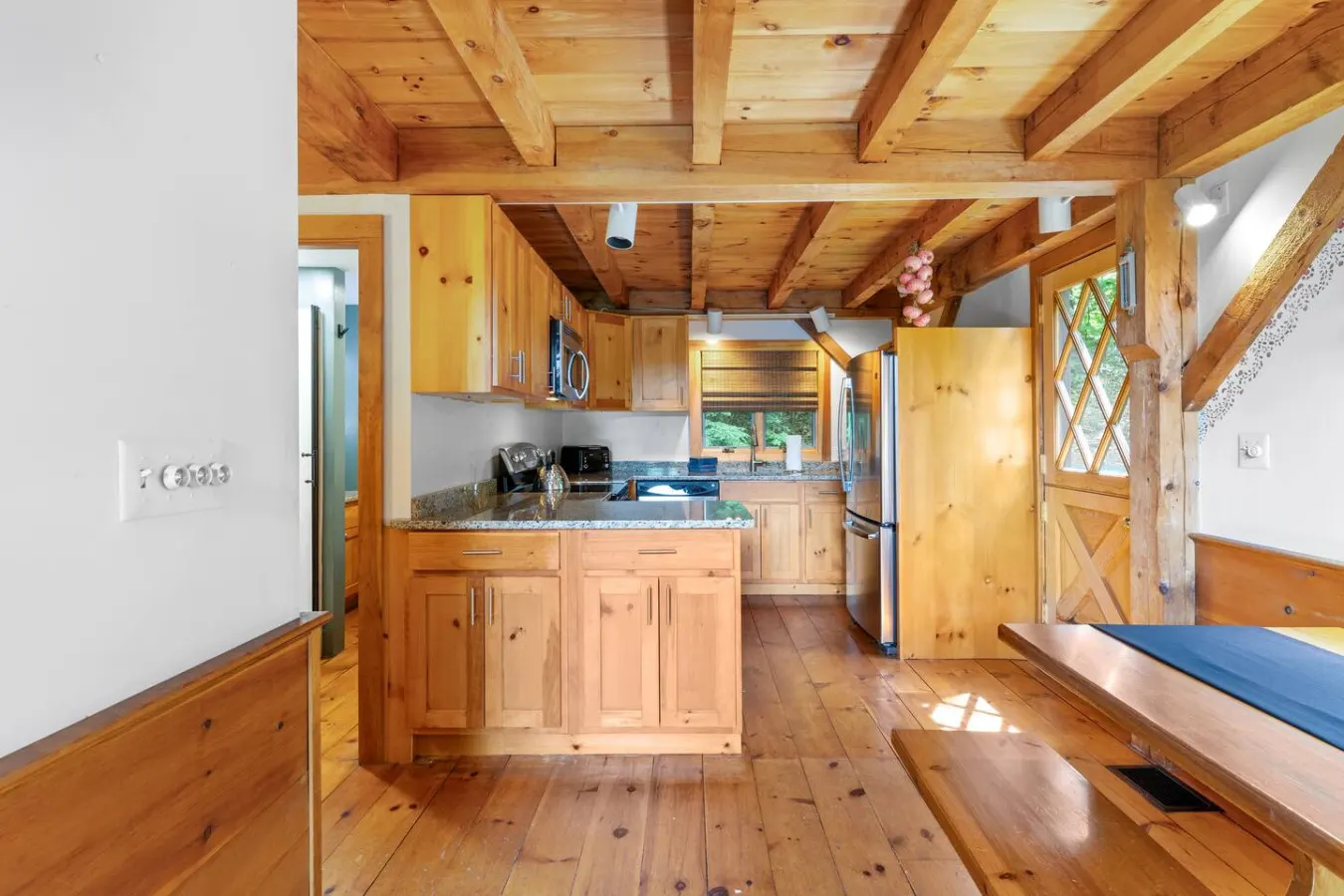 Artisan Timber Retreat w/ Unique Touches Hot tub 9