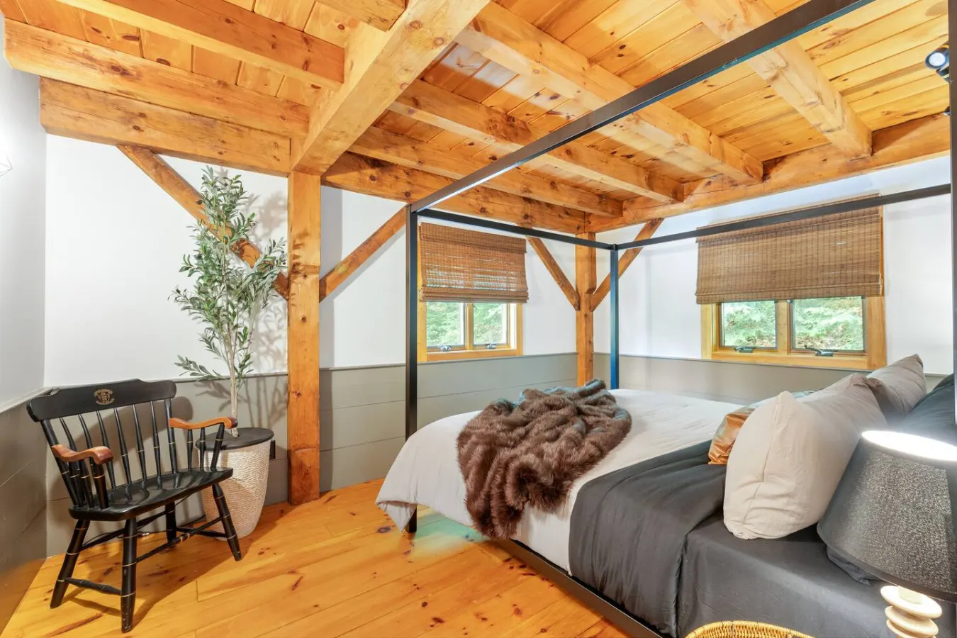 Artisan Timber Retreat w/ Unique Touches Hot tub 12