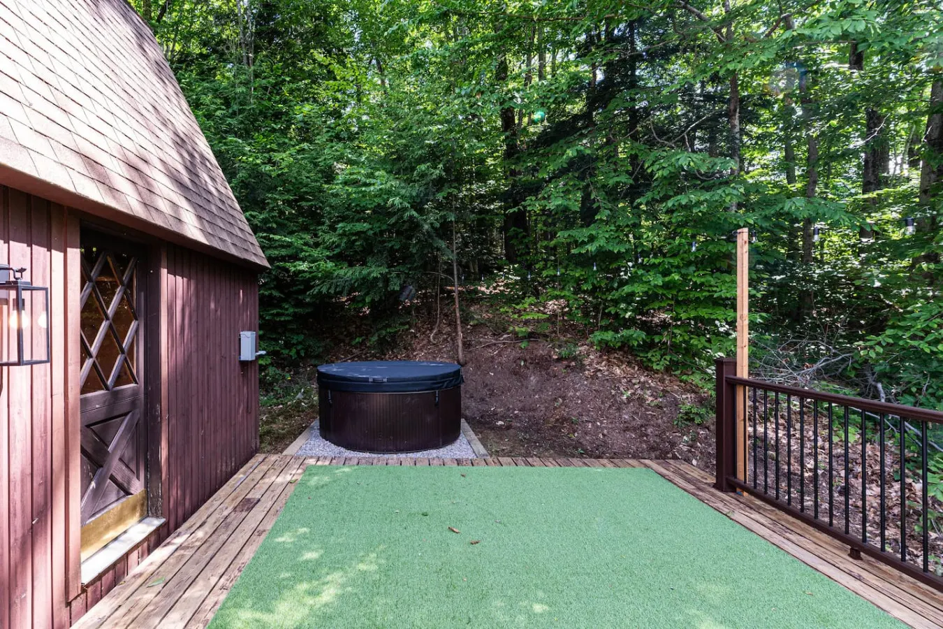 Artisan Timber Retreat w/ Unique Touches Hot tub 13