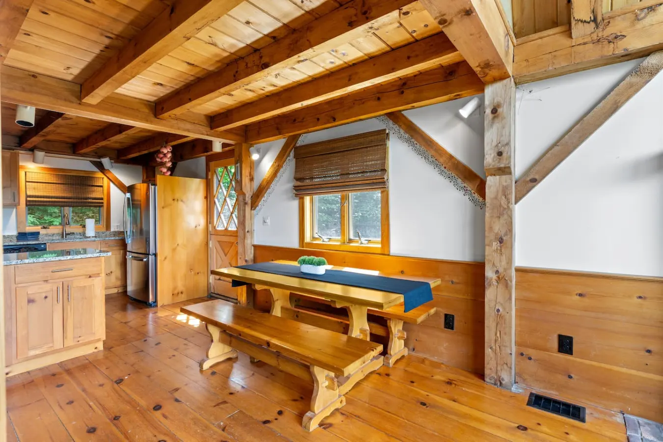 Artisan Timber Retreat w/ Unique Touches Hot tub 8