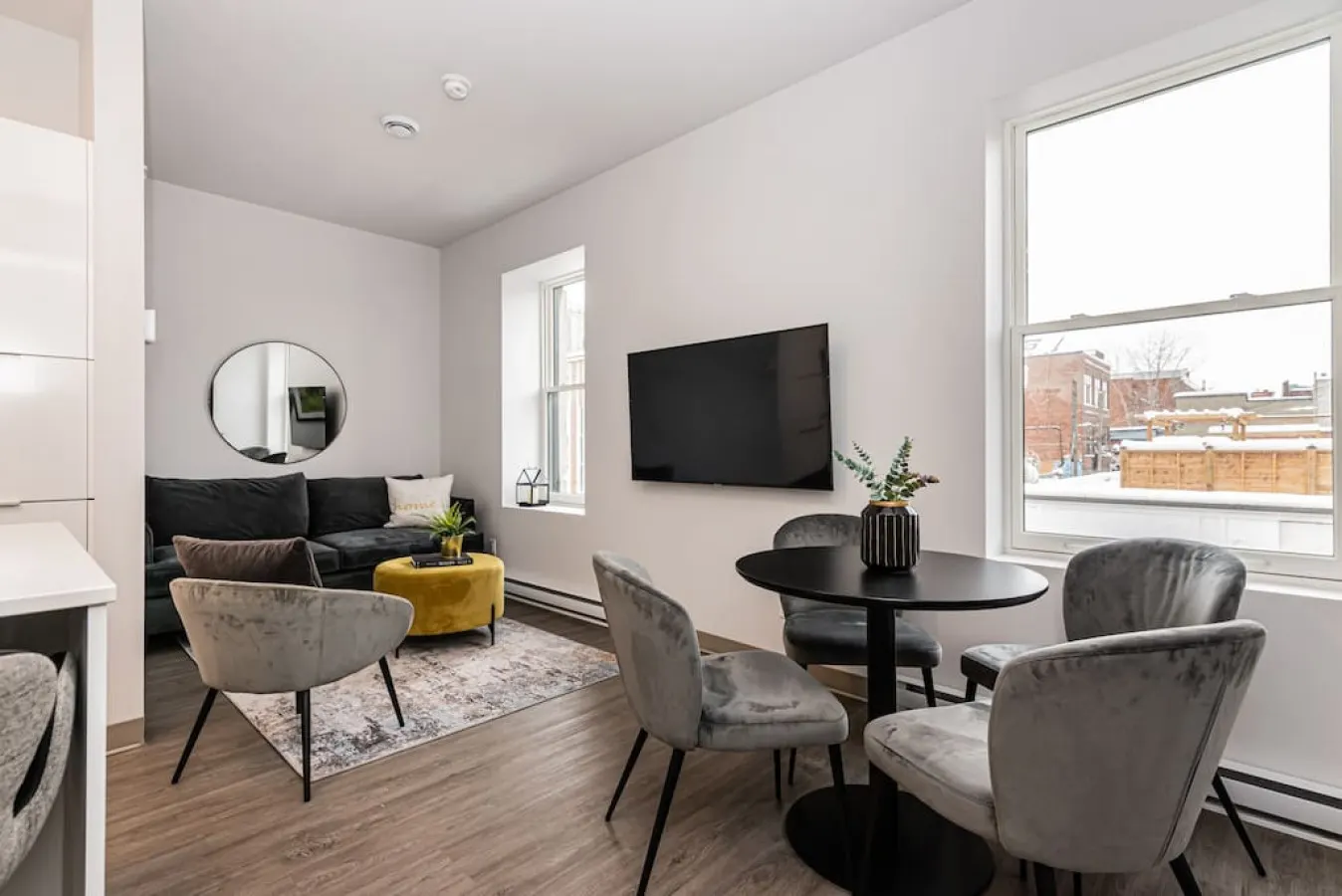 Plateau - Stylish & Fun 1 Bedroom Apartment in Le Plateau - Unit 10 1