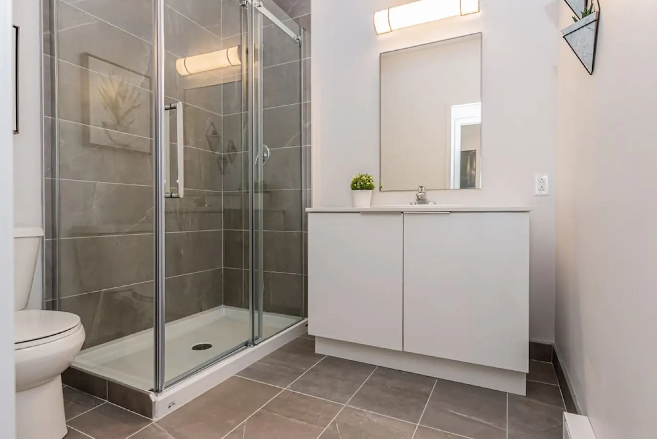 Plateau - Stylish & Fun 1 Bedroom Apartment in Le Plateau - Unit 10 15