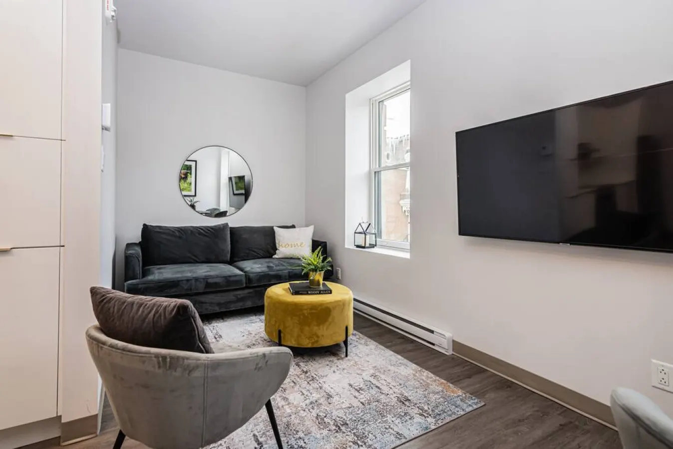Plateau - Stylish & Fun 1 Bedroom Apartment in Le Plateau - Unit 10 3
