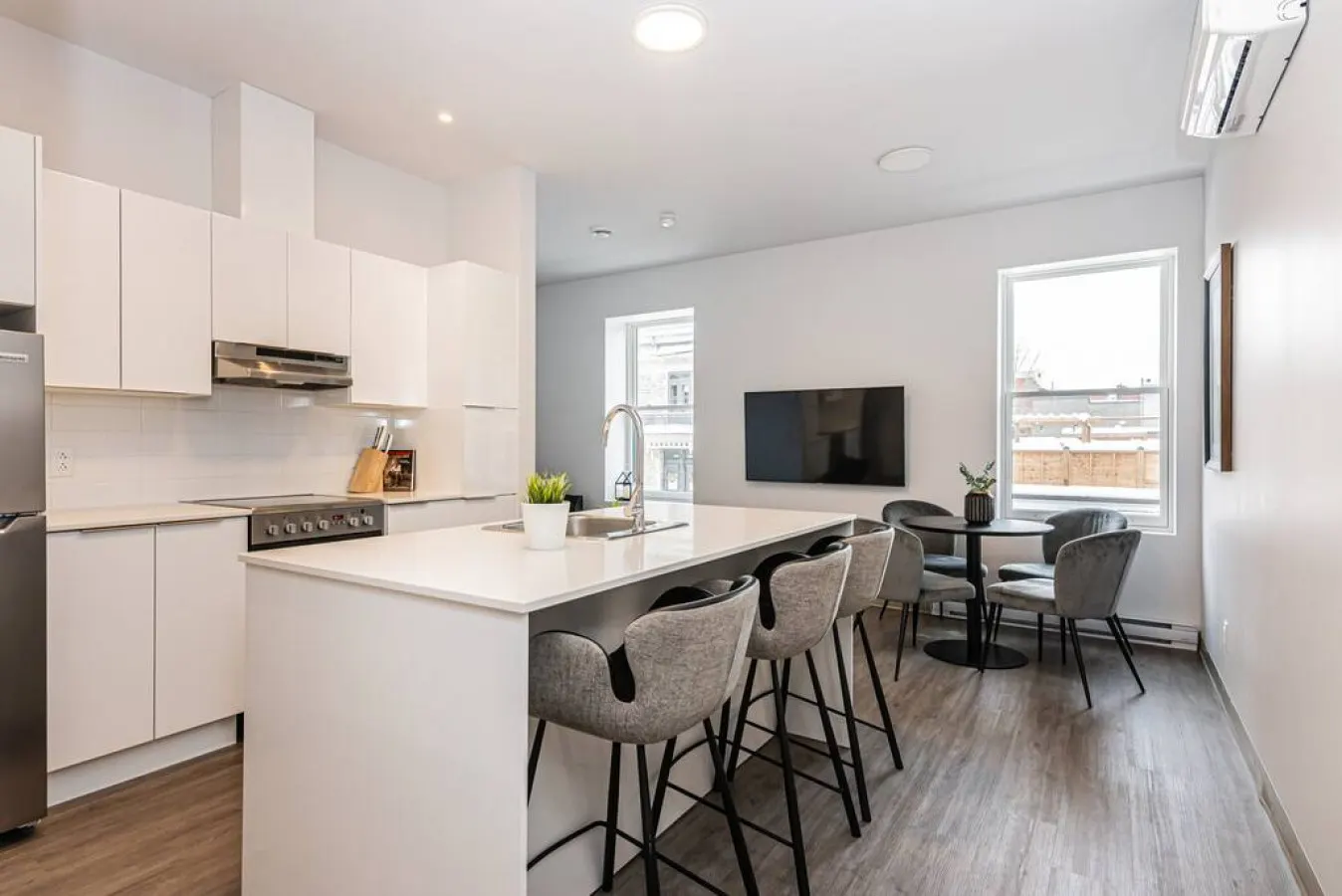 Plateau - Stylish & Fun 1 Bedroom Apartment in Le Plateau - Unit 10 7