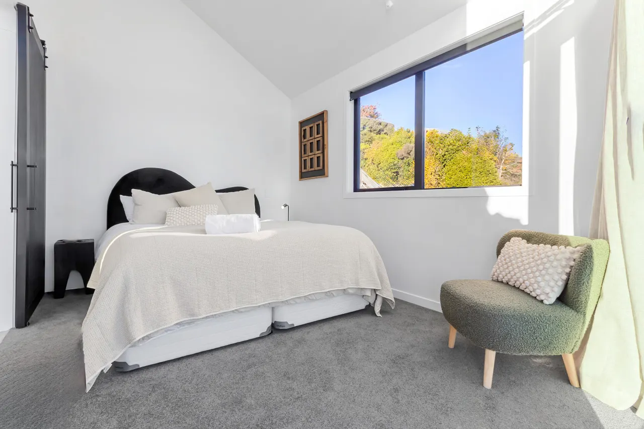 Roam Taupo Lake Front Unit 1 - Spa Pool 9