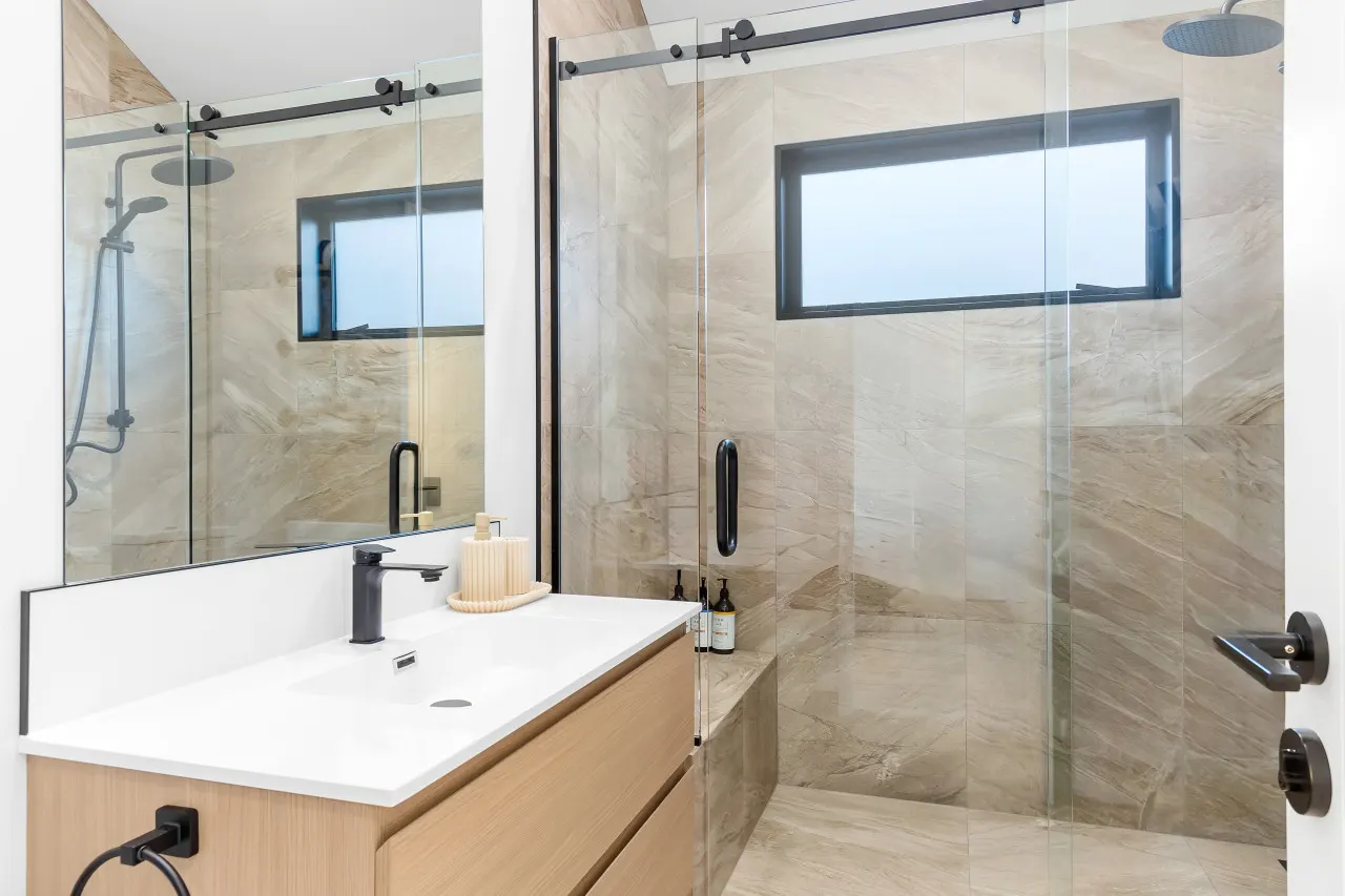 Roam Taupo Lake Front Unit 1 - Spa Pool 10