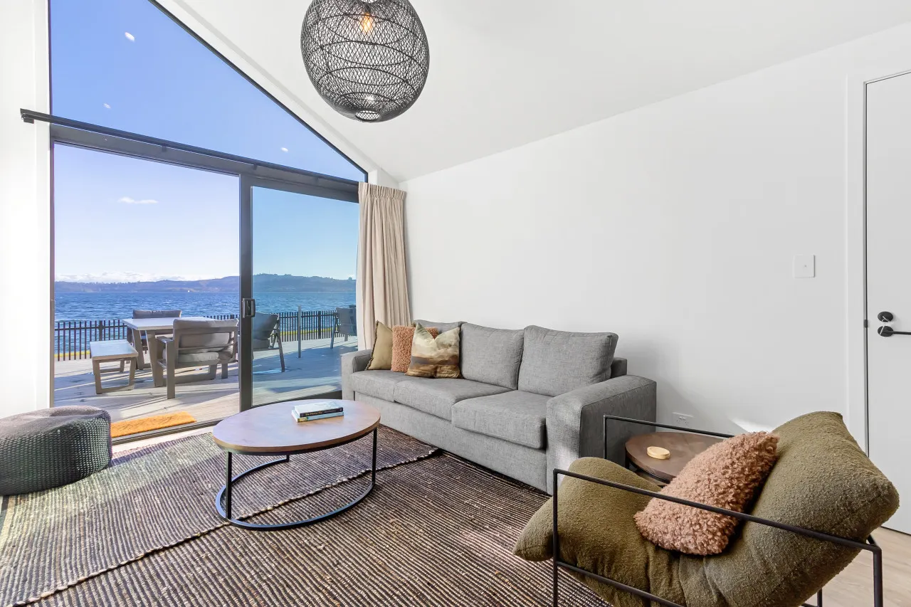Roam Taupo Lake Front Unit 1 - Spa Pool 20