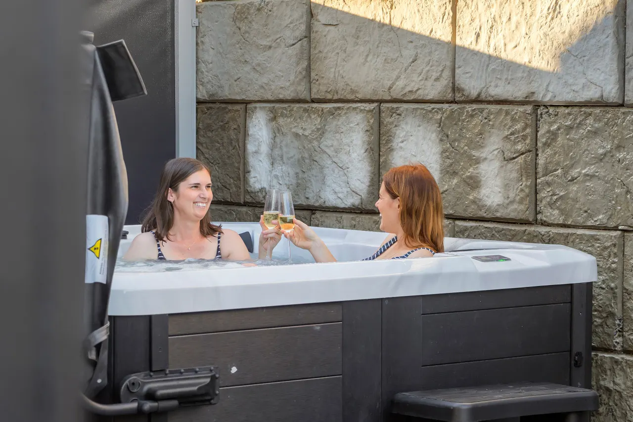 Roam Taupo Lake Front Unit 1 - Spa Pool 4