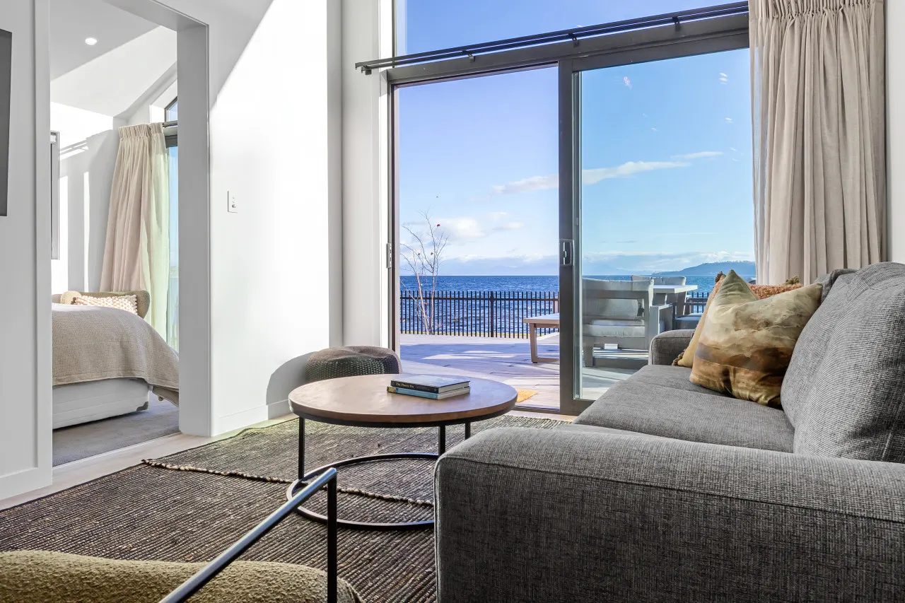 Roam Taupo Lake Front Unit 1 - Spa Pool 8