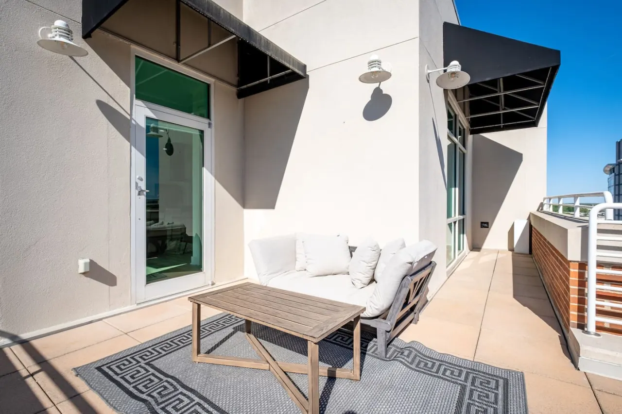 Luxury at River Market 15