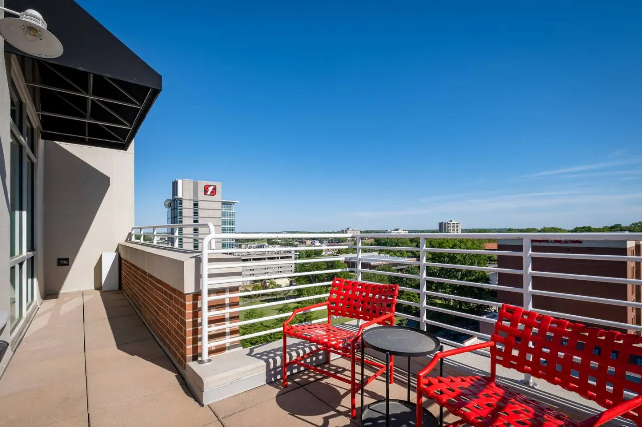 Luxury at River Market 16