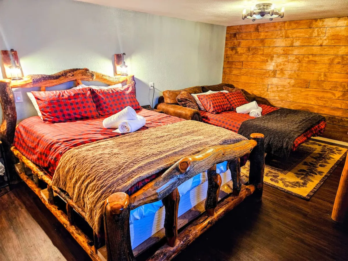 Private Cabin, Brkfst, Dbl Tub, 75"TV, Kayak, WD 9