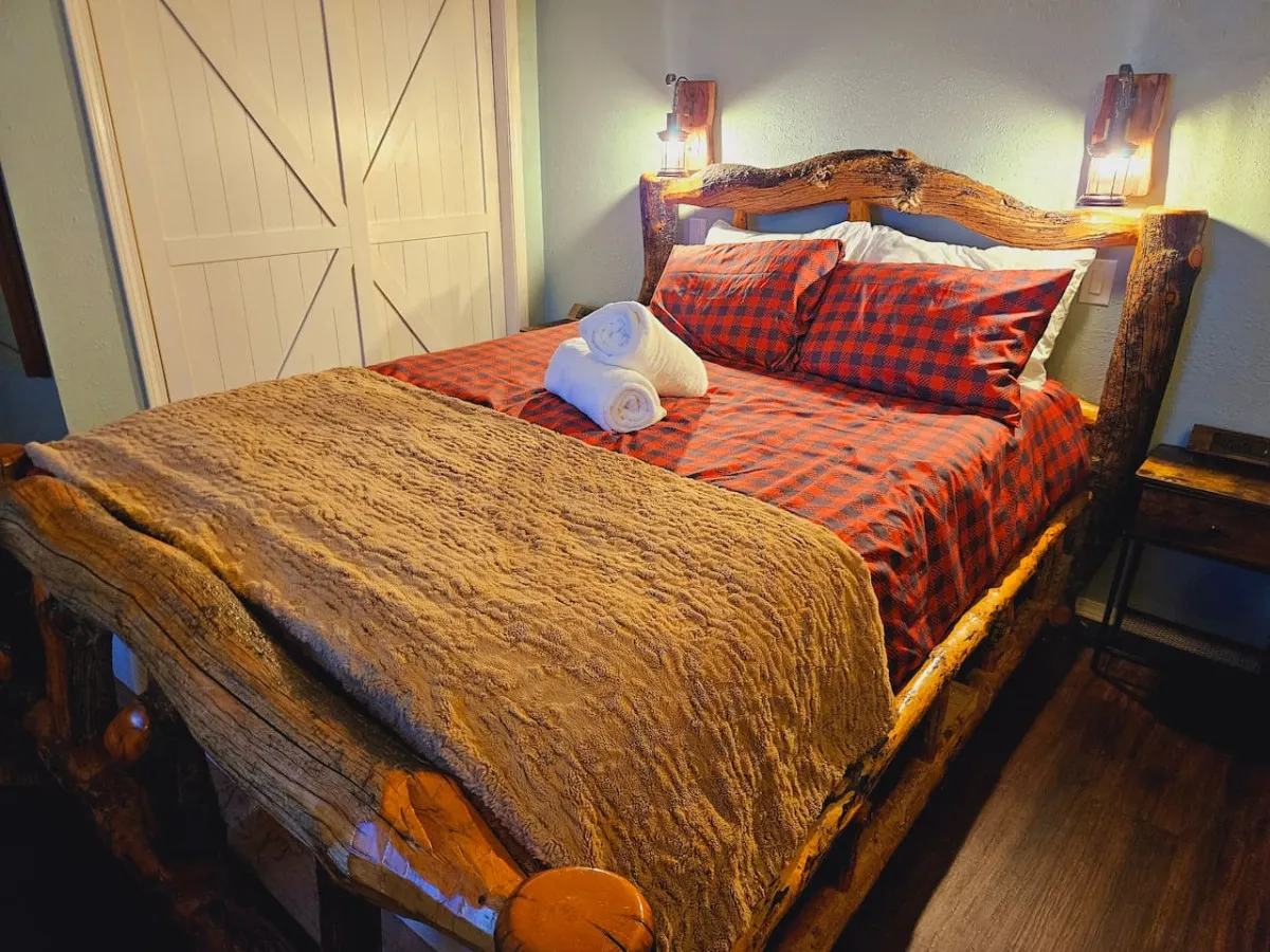 Private Cabin, Brkfst, Dbl Tub, 75"TV, Kayak, WD 10