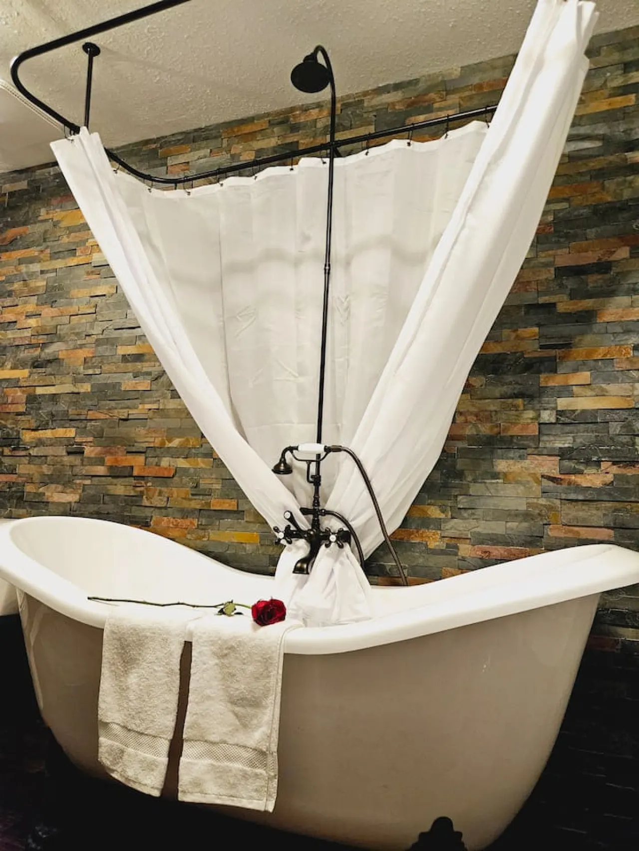Private Cabin, Brkfst, Dbl Tub, 75"TV, Kayak, WD 11