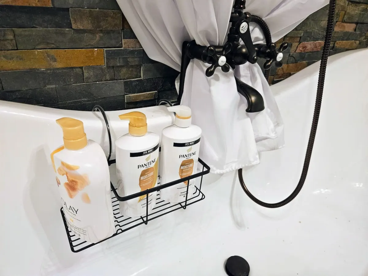 Private Cabin, Brkfst, Dbl Tub, 75"TV, Kayak, WD 12