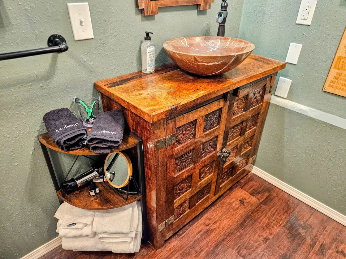 Private Cabin, Brkfst, Dbl Tub, 75"TV, Kayak, WD 13