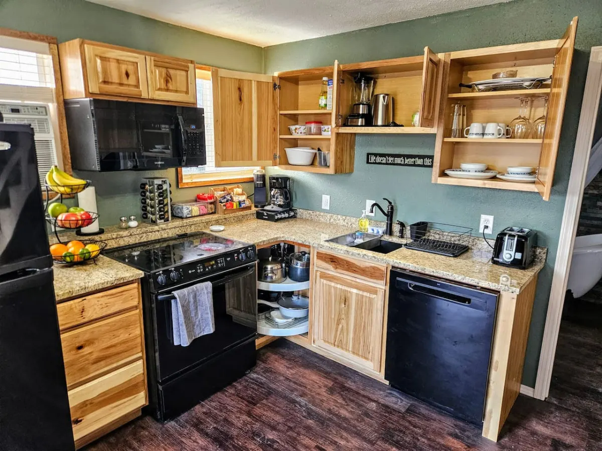 Private Cabin, Brkfst, Dbl Tub, 75"TV, Kayak, WD 14
