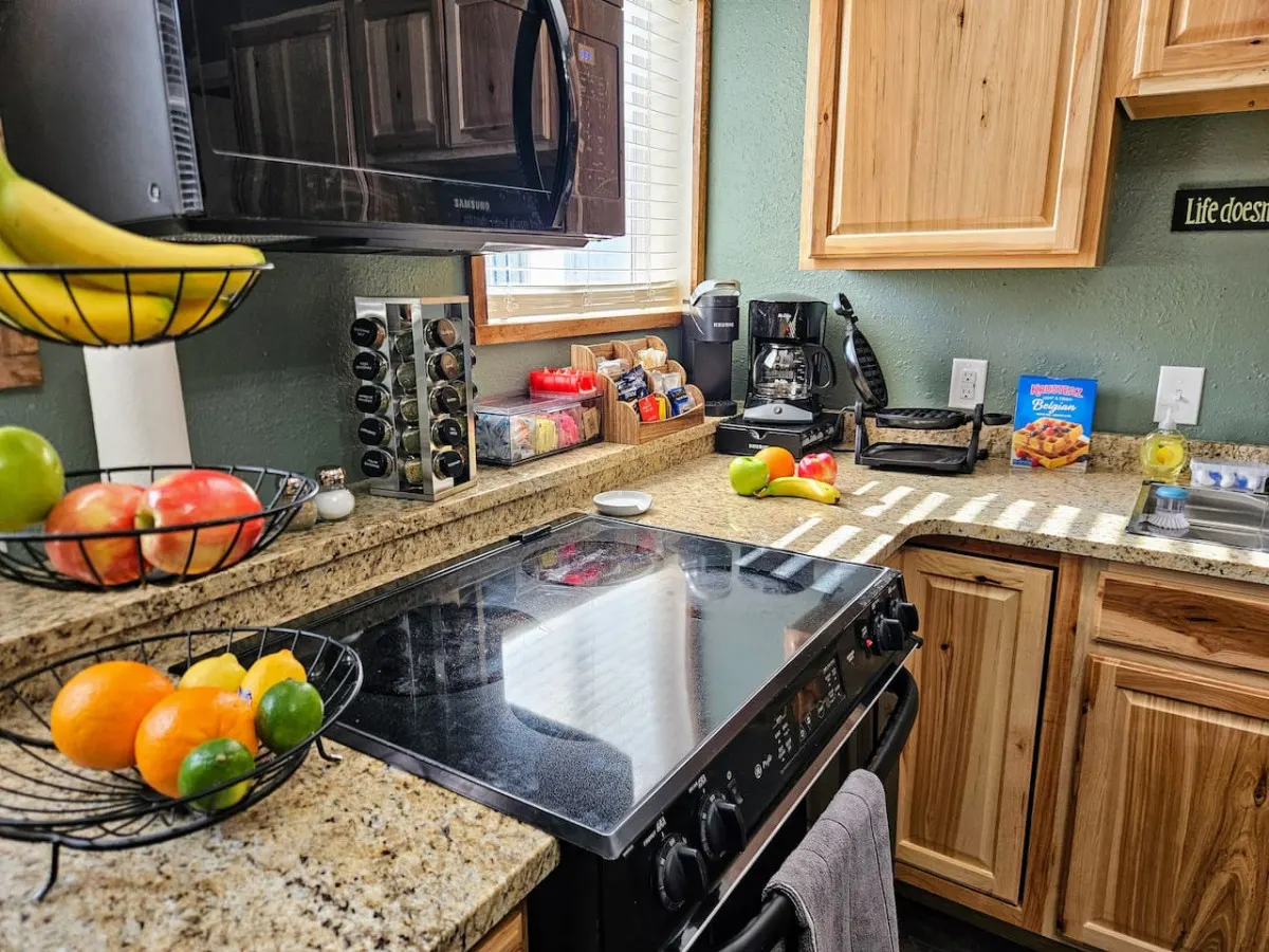 Private Cabin, Brkfst, Dbl Tub, 75"TV, Kayak, WD 15