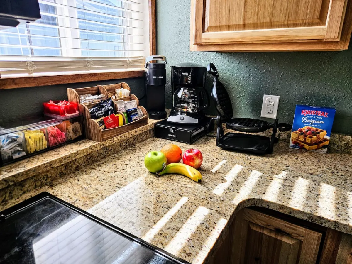 Private Cabin, Brkfst, Dbl Tub, 75"TV, Kayak, WD 16