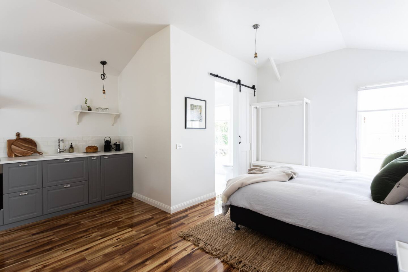 King Bed Studio | Heart of Richmond — photo 4